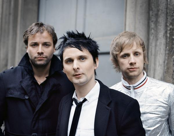 Muse. Dopo l’uscita del nuovo album, i fan italiani aspettano la band a Bologna e Pesaro